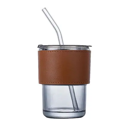 Tasse avec paille en verre